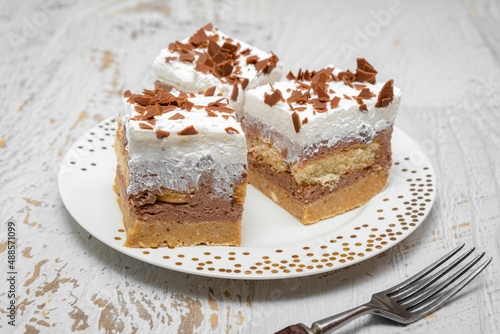 Vanilla chestnut and sweet cream cake.
