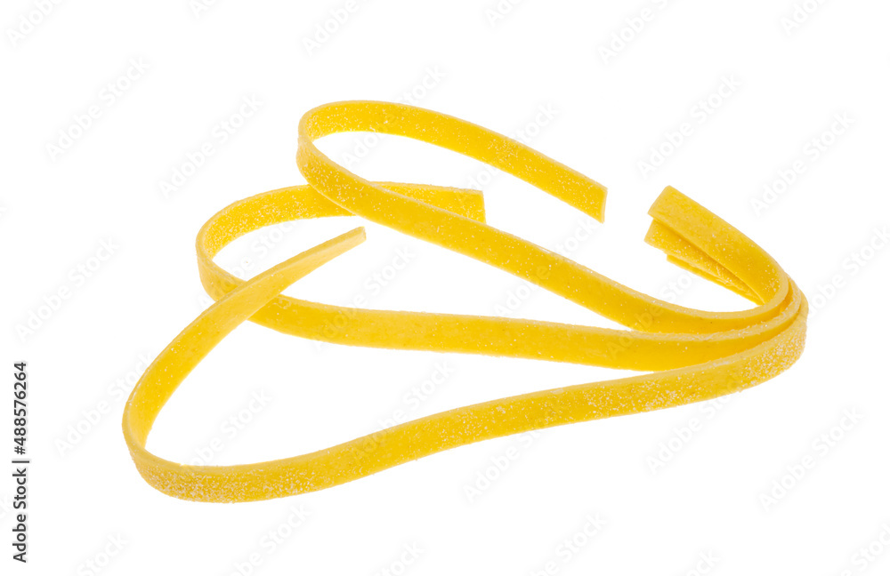 Naklejka premium homemade egg noodles isolated