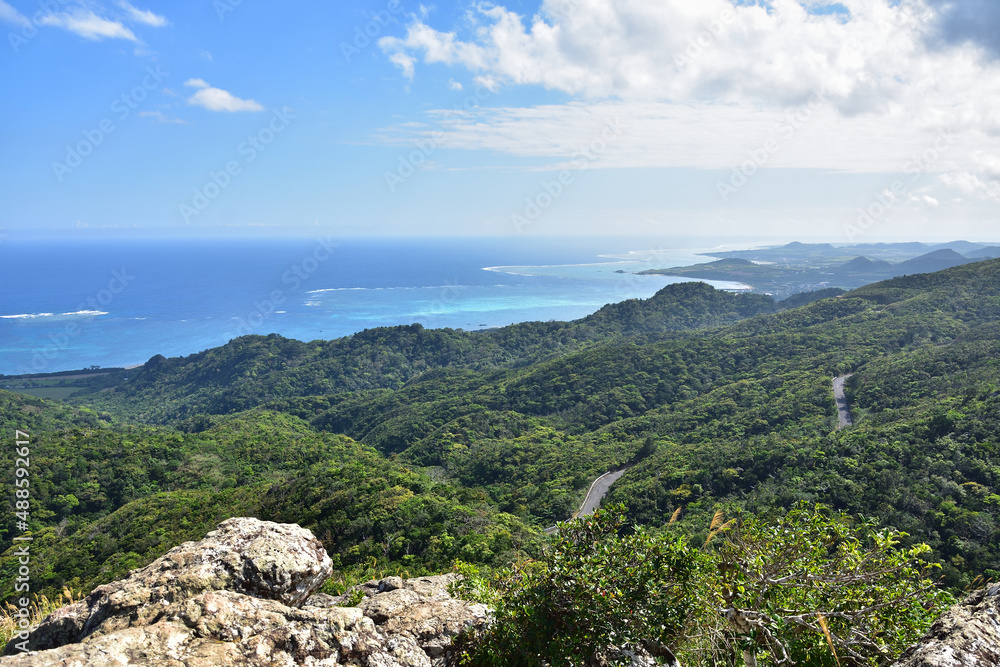 Obraz premium 日本・沖縄県・石垣島の自然、野底岳山頂からの眺望（東側）