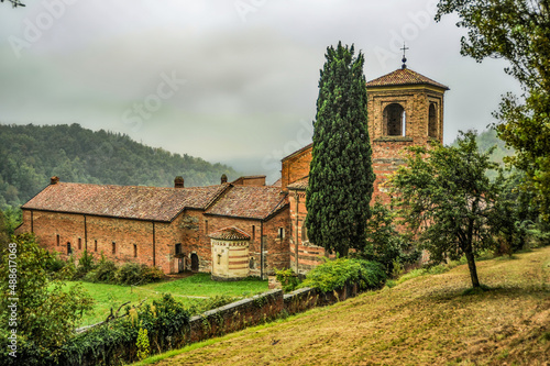 Vezzolano Abbey is an outstanding architectural complex of medieval Piedmont. Of particular interest is the arcade partition in the central nave of the basilica with reliefs of the 12th century.  