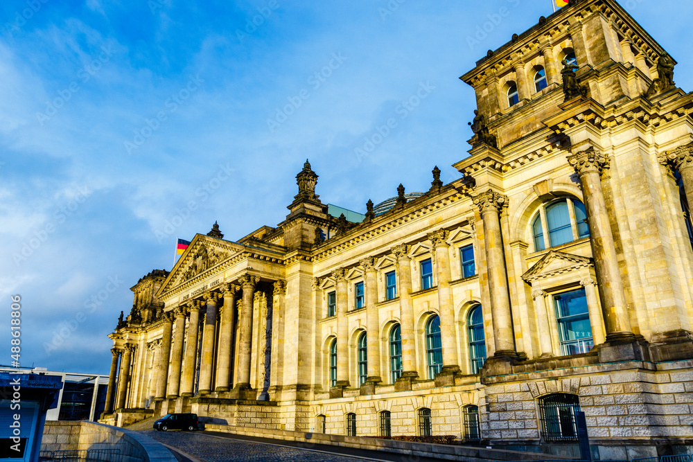 Obraz premium Exterior of the Reichstag building in Berlin, Germany, Europe