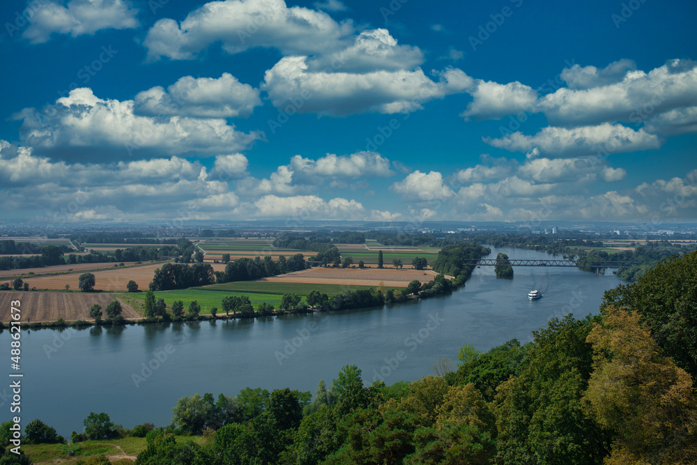 Landschaft mit  Aussicht auf die Donau Bayern Deutschland
