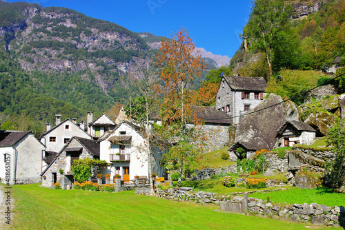 der Weiler Ritorto im Bavonatal, Tessin in der Schweiz - the small hamlet of Ritorto in the Bavona Valley, Ticino photo