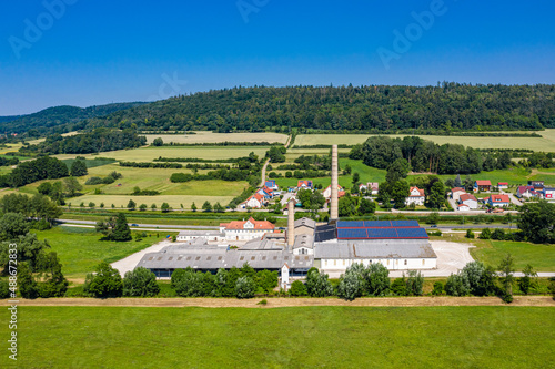 Luftbild der historischen Flachsröste in Berching im Naturpark Altmühltal, Bayern, Deutschland, historisches Industriedenkmal