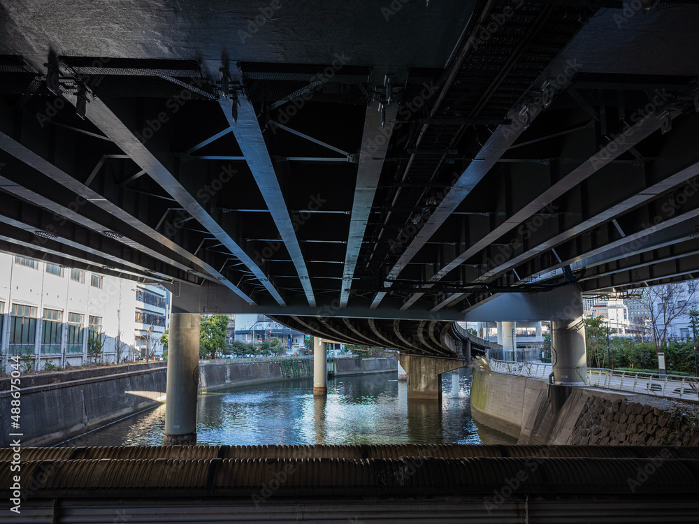 Obraz premium iron structure of the highway in tokyo seen from its under 