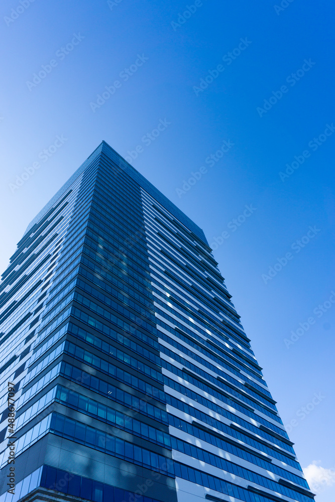 Skyscrapers and refreshing blue sky scenery_45