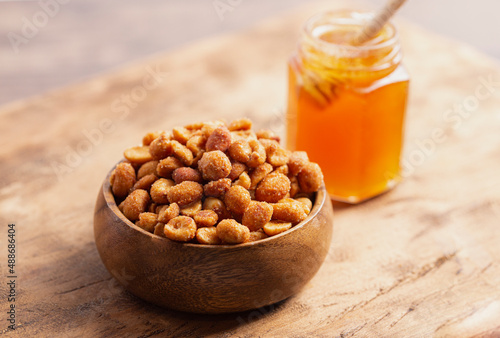 Εκτύπωση καμβά Honey Roasted Peanuts on a Wooden Table