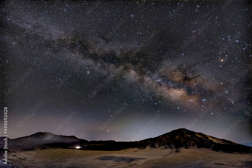 Fototapeta premium Milkyway mountain
