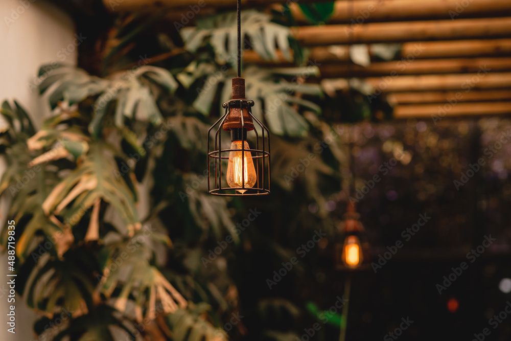 Decorating the interior of a place with vintage style lamps 