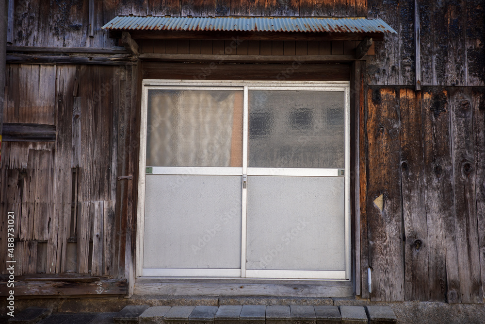 Fototapeta premium 日本の岡山県笠岡市のとても古くて美しい建物