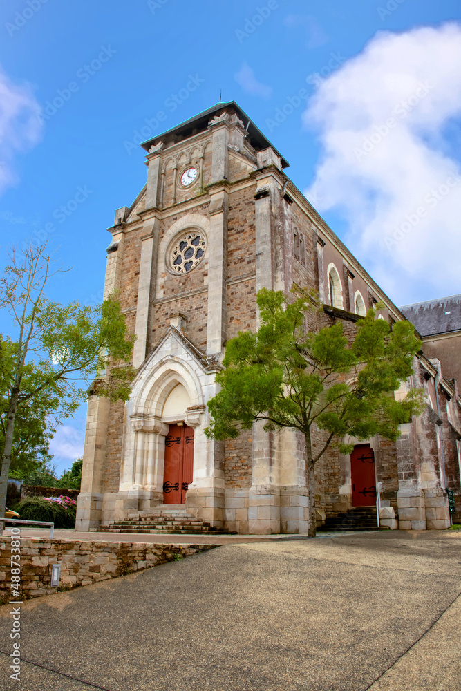 Montbert. Façade de l’église Notre-Dame de l’Assomption. Loire-Atlantique. Pays de la Loire