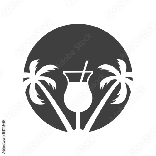 Beach Bar. Logotipo con silueta de copa de cocktail con 2 palmeras en espacio negativo en círculo en color gris