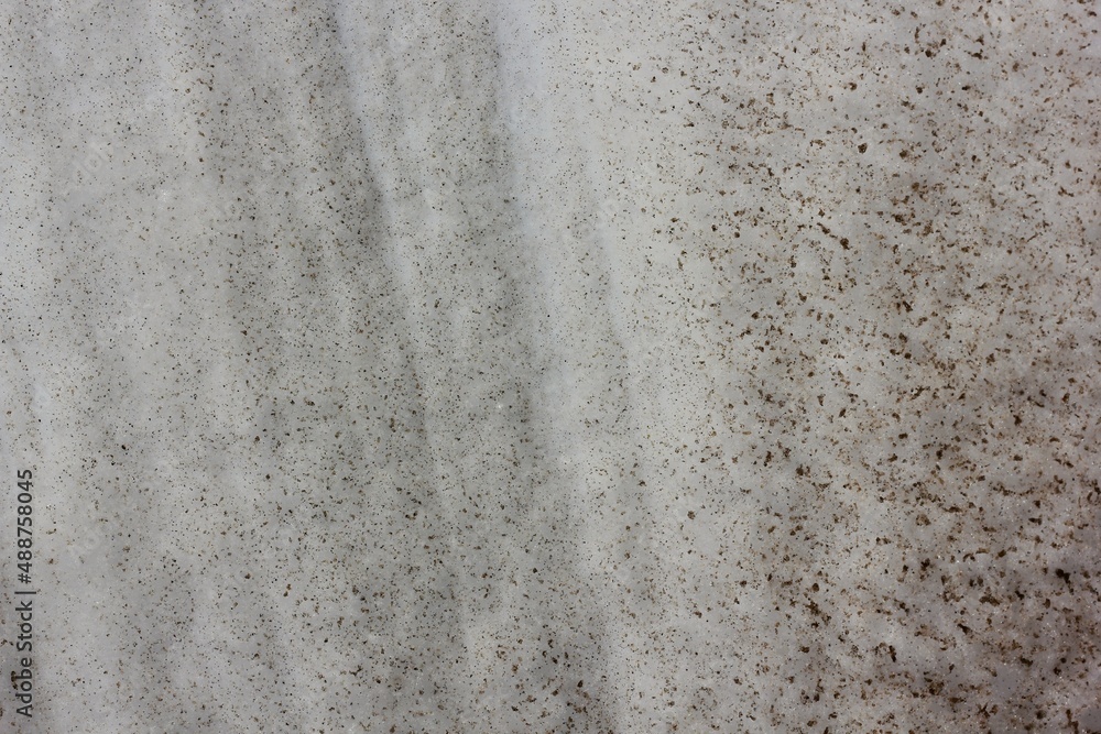 Obraz premium Winter sand flowing over snow.