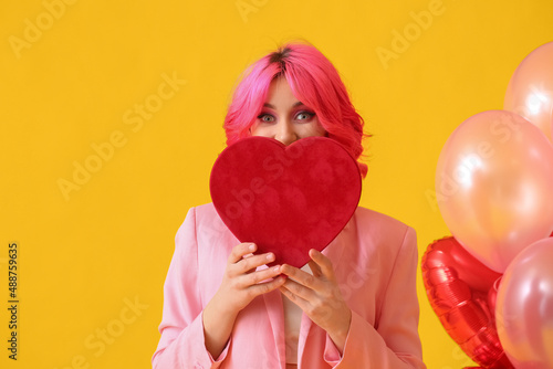 Stylish woman with bright h...