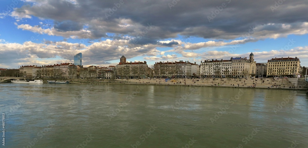 Panorama de Lyon et des quais du Rhône.