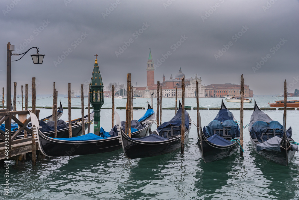 Gondeln in Venedig mit Blick auf San Giorgio Maggiore