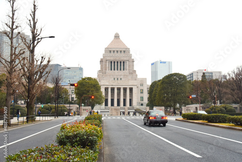 東京都・冬空の国会議事堂
