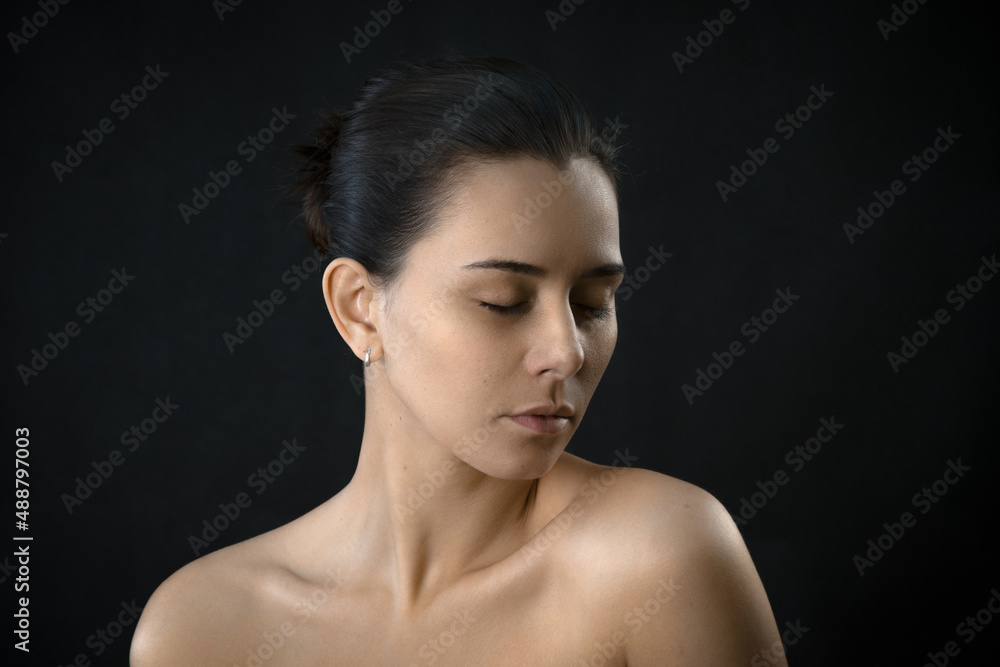 girl on a dark background. Tranquility and relaxation. Rest. The girl is relaxing. visit to the beautician. Girl in cosmetology. girl on a dark background. Tranquility and relaxation. Rest. The girl is relaxing. visit to the beautician. Girl in cosmetology.