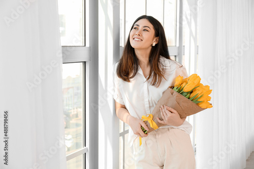 Pretty young Asian woman wi...