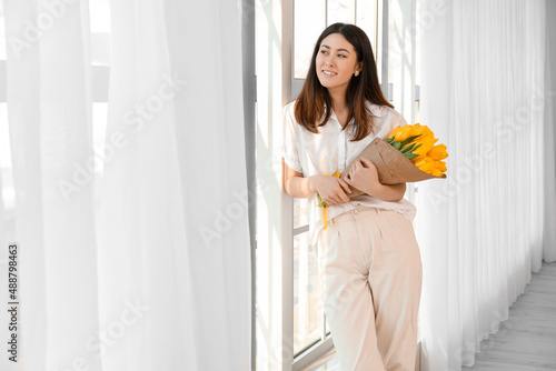 Pretty young Asian woman wi...