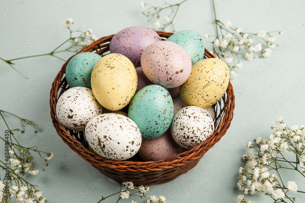 Obraz premium Hand painted pastel colored Easter eggs background. Happy Easter greeting card or invitation.