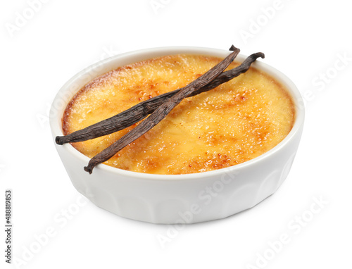 Photos Delicious creme brulee and vanilla sticks isolated on white