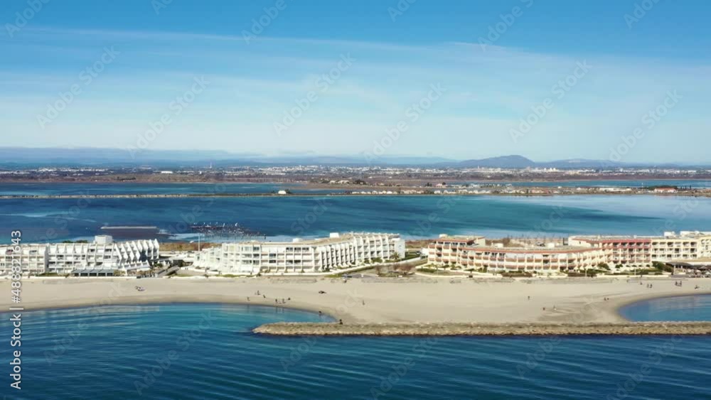 survol des plages et du port de Palavas-les-Flots, près de Montpellier en Occitanie dans le sud de la France survol des plages et du port de Palavas-les-Flots, près de Montpellier en Occitanie dans le sud de la France