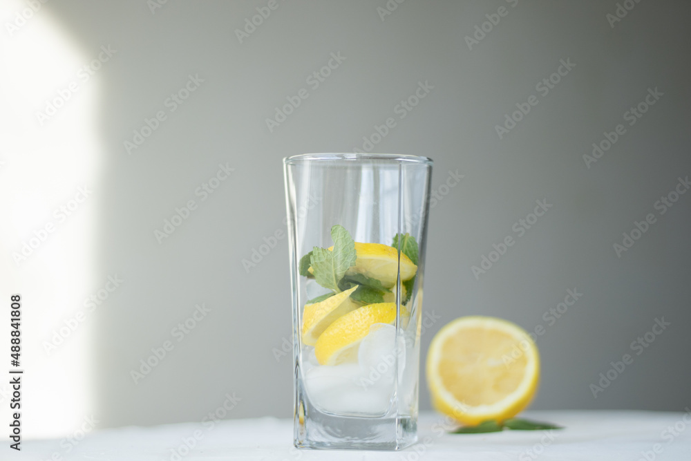 ice, mint and lemon in a glass