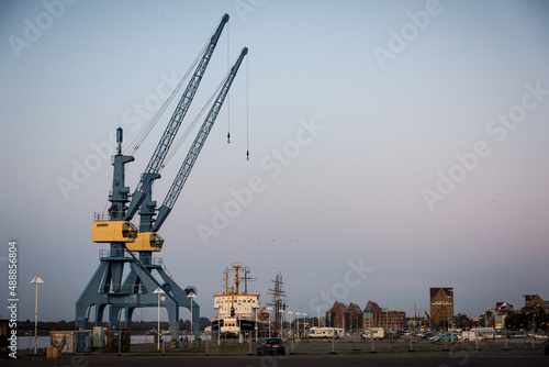 Kran am Hafen von Rostock an der Ostsee