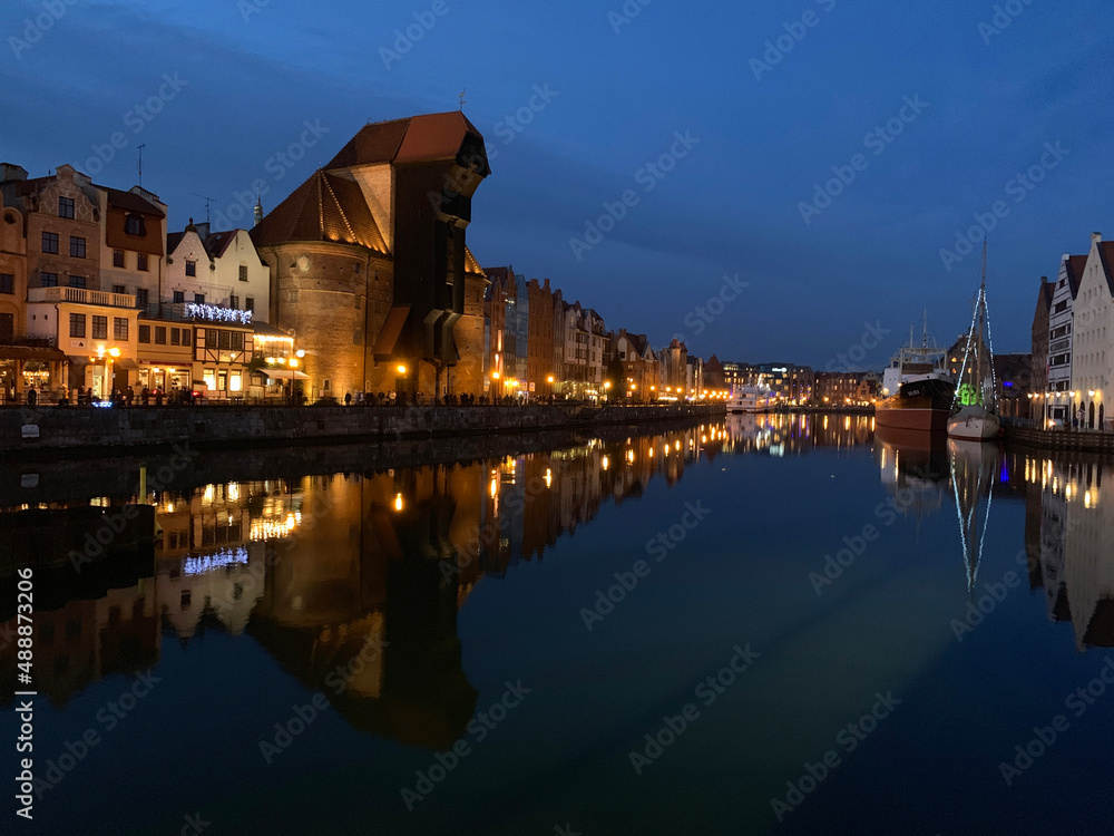 Gdansk channels with Brama Żuraw during a clear sky night