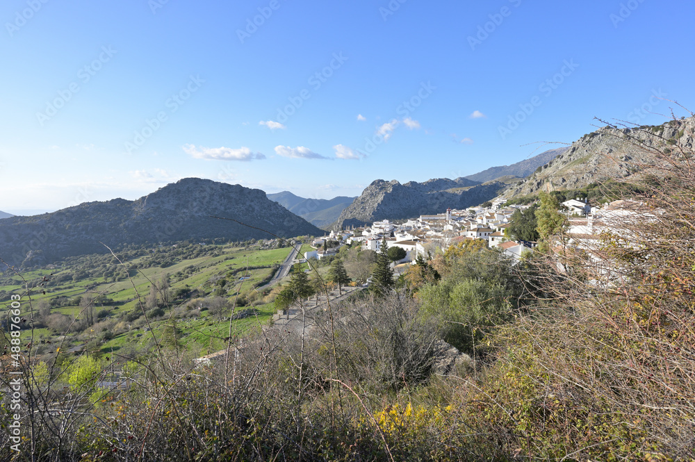 Obraz premium prueblo rustico llamado Benaocaz ennla sierra de Cadiz España