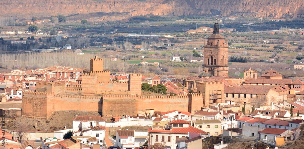 Vista de la Alcazaba y la Catedral de Guadix desde el mirador Cerro de la Bala