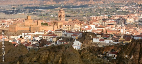 Fototapeta Naklejka Na Ścianę i Meble -  Vista de la Alcazaba y la Catedral de Guadix desde el mirador Cerro de la Bala