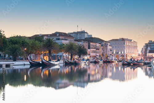 Photos View of the main channel of the Ria de Aveiro in Portugal with the traditional b