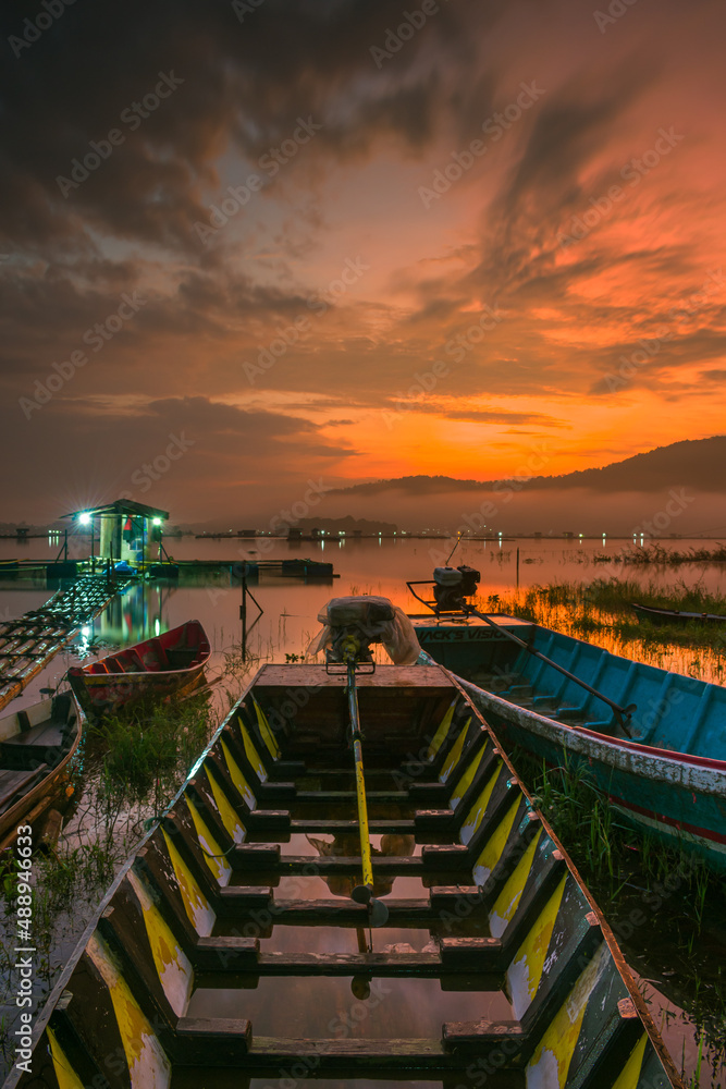 Obraz premium sunset over the river