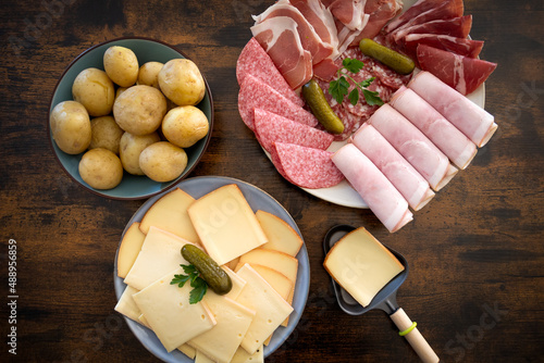 Fotografía plate of charcuterie cheese for a raclette on a table