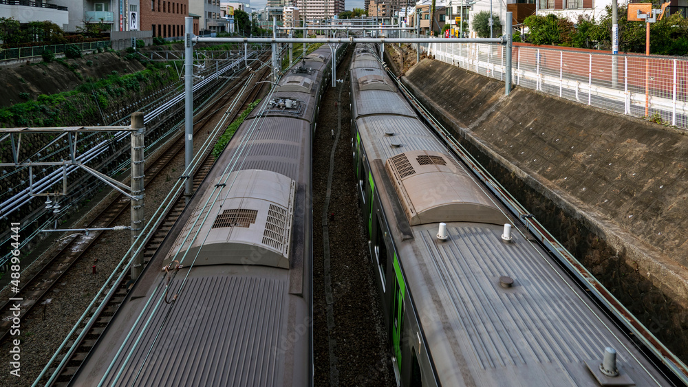 Fototapeta premium 通勤電車のすれ違い