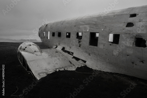 Fotografie, Obraz The wreckage of an american DC-3 military plane crashed on a beach in Iceland