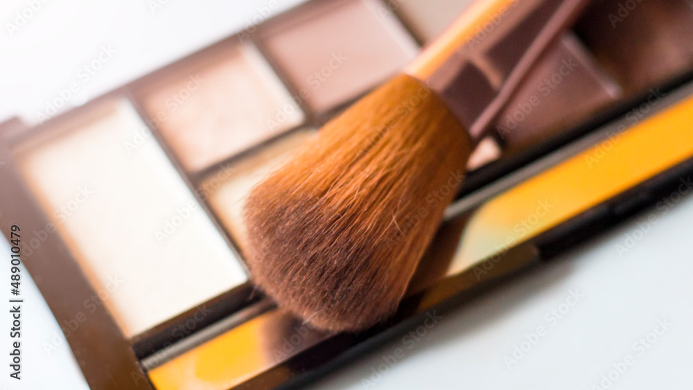Large brush and powder, eye shadow, cosmetics set Large brush and powder, eye shadow, cosmetics set