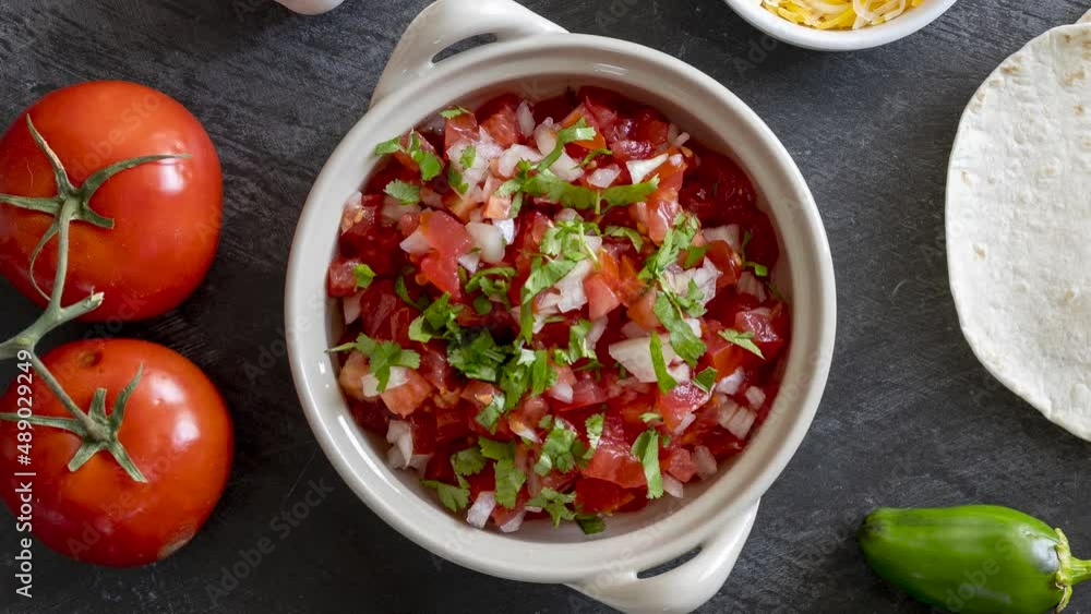 Rotating Bowl of Tomato Salsa Rotating Bowl of Tomato Salsa