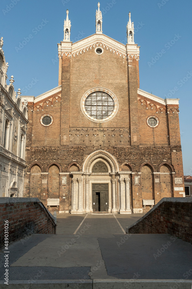 Venezia. Facciata della Basilica di San Giovanni e Paolo accanto alla Scuola Grande di San Marco.