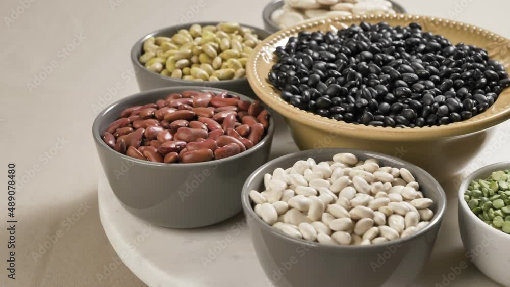 Nutrition, Healthy diet, plant based vegan protein sources. Rotating white lima beans, peas, kidney beans, black beans, soybeans. Nutrition, Healthy diet, plant based vegan protein sources. Rotating white lima beans, peas, kidney beans, black beans, soybeans.