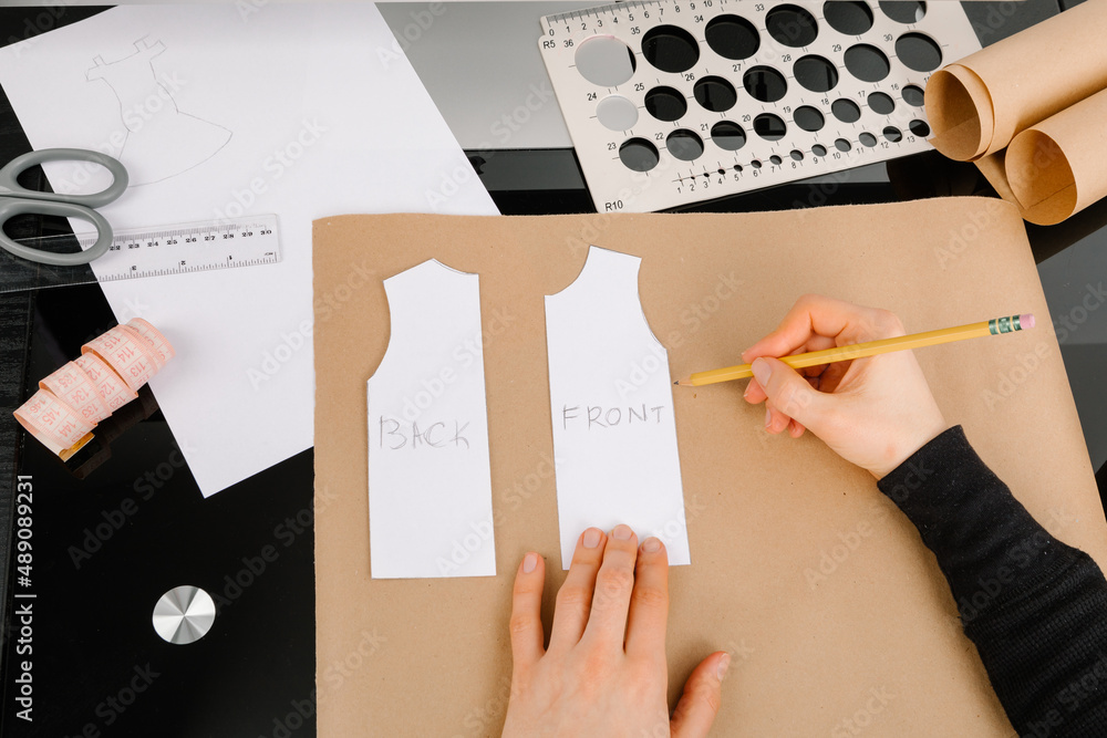 Obraz premium women designer creating new design