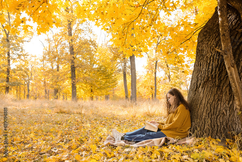 Young woman seating on plai...