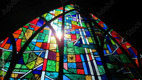 Photo Sun shining in through stained glass window at chapel in Calloway Gardens, Georgia