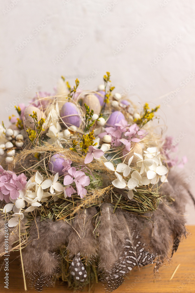 Obraz premium easter eggs and flowers