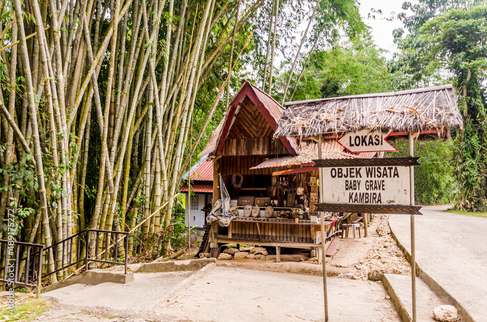 Views in detail of Rantepao and Tana Toraja Regency. Shoeing the graves, rice fields and markets. South Sulawesi Views in detail of Rantepao and Tana Toraja Regency. Shoeing the graves, rice fields and markets. South Sulawesi