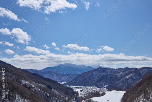 2月（冬） 味噌川ダムの天端から雪化粧した木祖村を望む 長野県