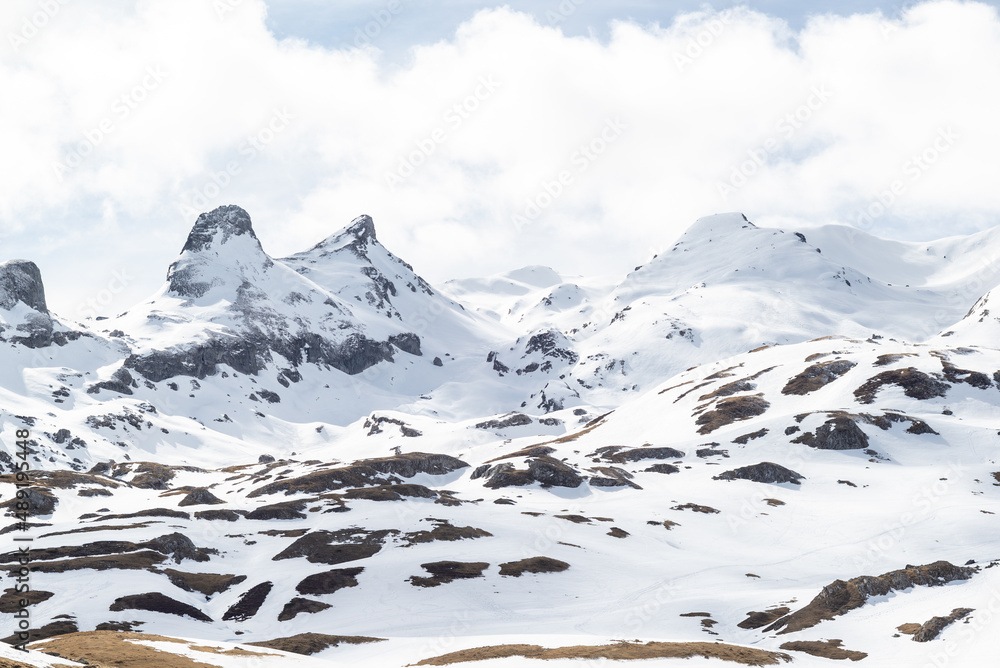 Obraz premium View of some snow-covered peaks in cirque d'anéou at french pyrenees. Famous area of ski touring. 