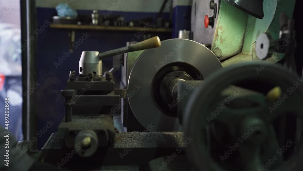 The brake disc is machined on a lathe, bumps are removed The brake disc is machined on a lathe, bumps are removed